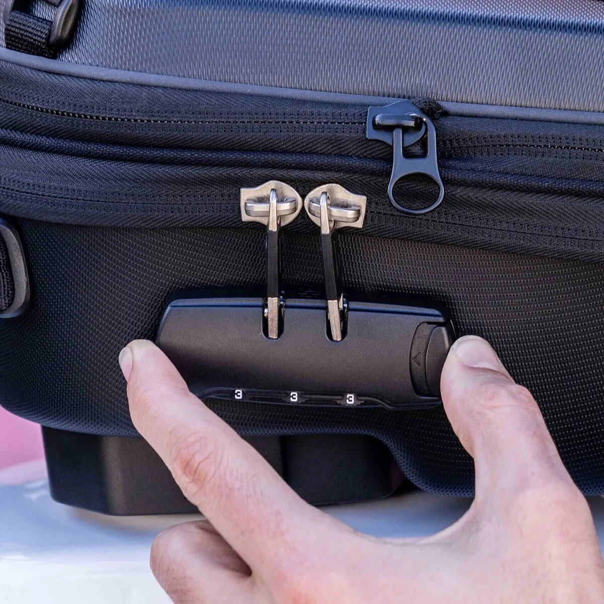 SHAD E09CL PRO (9 LİTRE) DEPO ÜSTÜ ÇANTA